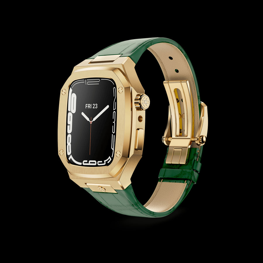 Classic design meets modern luxury with this 18k gold plated stainless steel Apple Watch case and leather strap for the Apple Watch 41 mm